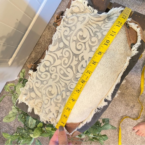 Myra Handbag Canvas, Cotton Patterned With Hide Fabric - Picture 16 of 16